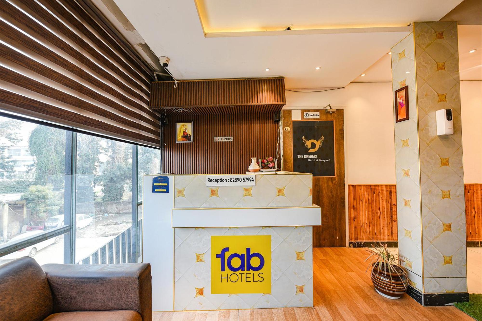 Fabhotel The Dreams Kharar Ngoại thất bức ảnh