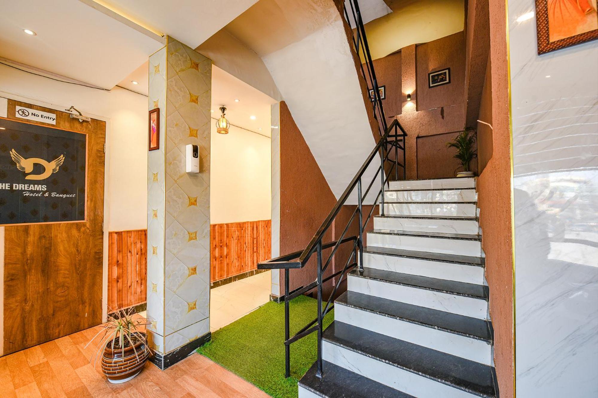 Fabhotel The Dreams Kharar Ngoại thất bức ảnh